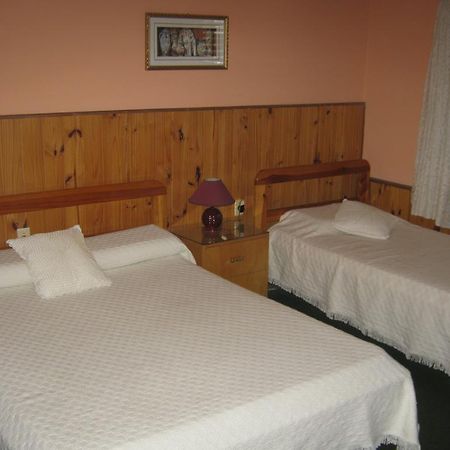 Hotel Riviera Rosario Bilik gambar