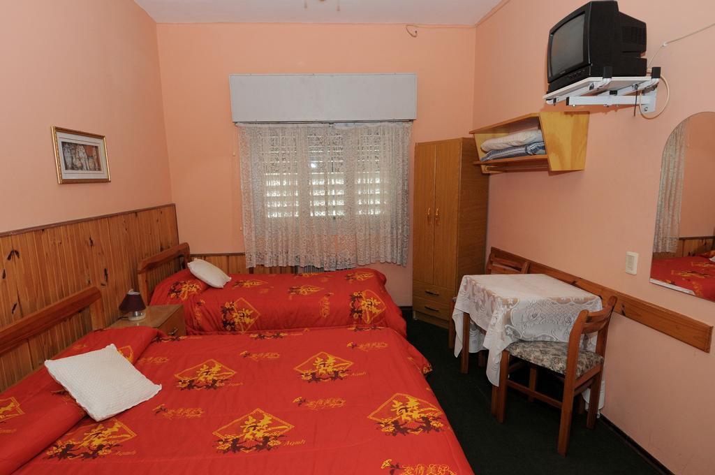 Hotel Riviera Rosario Bilik gambar