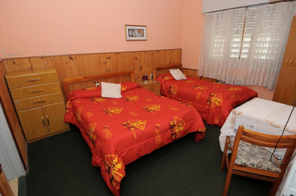 Hotel Riviera Rosario Bilik gambar