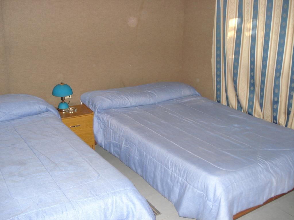 Hotel Riviera Rosario Bilik gambar
